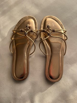 Sandalias Zara doradas talla 38