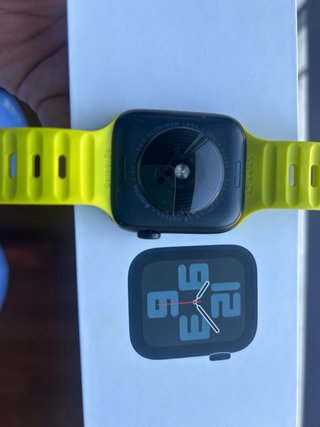 Apple Watch SE 2 Negro con Correa Amarilla