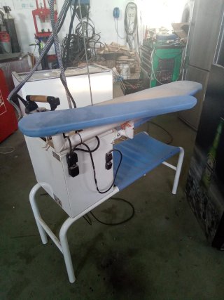 Plancha industrial con mesa de vapor