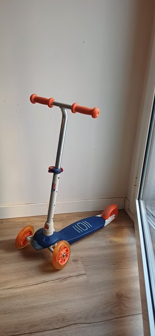 Patinete infantil 3 ruedas naranja y azul