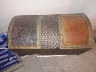 Baúl antiguo madera y metal