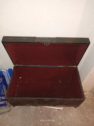 Baúl antiguo madera y metal