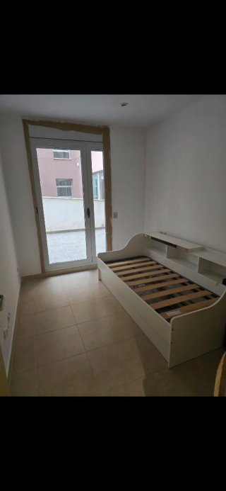 Cama juvenil blanca con cajones
