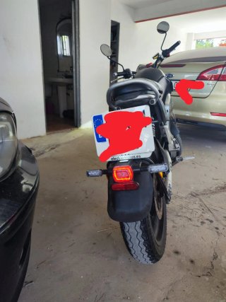 Super Soco Moto Naked Negra y Plata