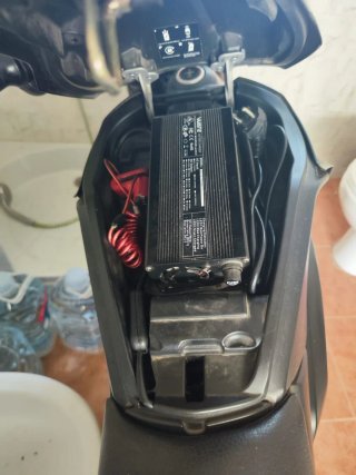 Super Soco Moto Naked Negra y Plata