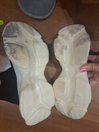 Zapatillas deportivas negras y blancas