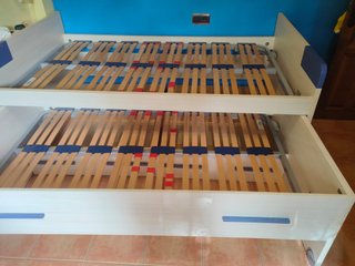 Dormitorio juvenil con cama nido + estantería
