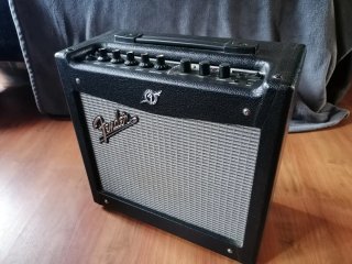 Amplificador Fender Mustang I V.2
