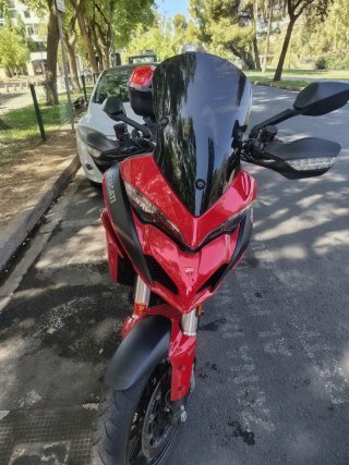 Ducati multiestrada Roja con Baúl