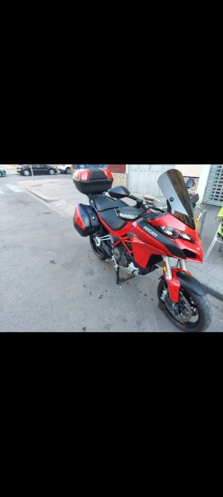 Ducati multiestrada Roja con Baúl