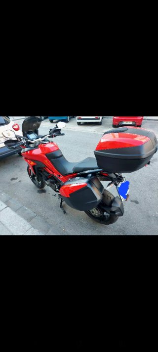 Ducati multiestrada Roja con Baúl