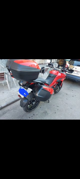Ducati multiestrada Roja con Baúl