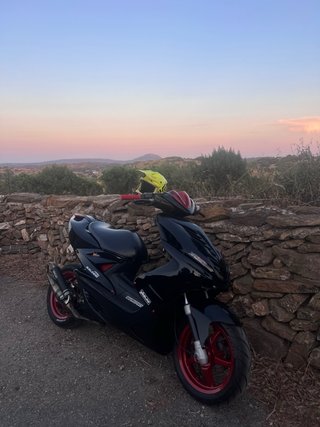 Yamaha Aerox Scooter Negro/Rojo