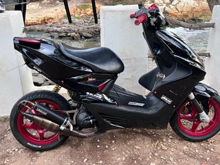 Yamaha Aerox Scooter Negro/Rojo