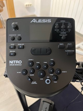 Batería Electrónica Alesis Nitro Mesh Kit + extras