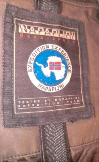 Chaqueta Napapijri Hombre Beige/Marrón.Es preciosa