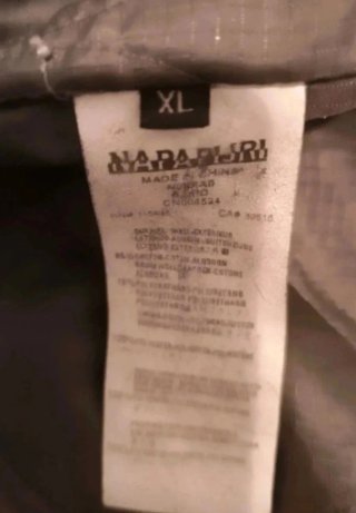 Chaqueta Napapijri Hombre Beige/Marrón.Es preciosa