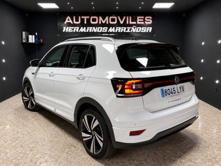 VOLKSWAGEN T-CROSS R-LINE · 2022 · SOLO 32.000 KM