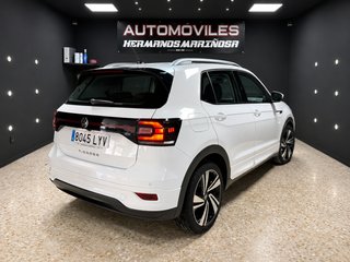 VOLKSWAGEN T-CROSS R-LINE · 2022 · SOLO 32.000 KM