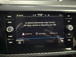 VOLKSWAGEN T-CROSS R-LINE · 2022 · SOLO 32.000 KM