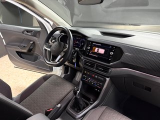 VOLKSWAGEN T-CROSS R-LINE · 2022 · SOLO 32.000 KM