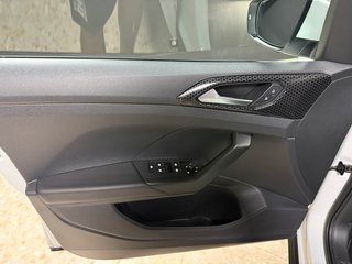 VOLKSWAGEN T-CROSS R-LINE · 2022 · SOLO 32.000 KM