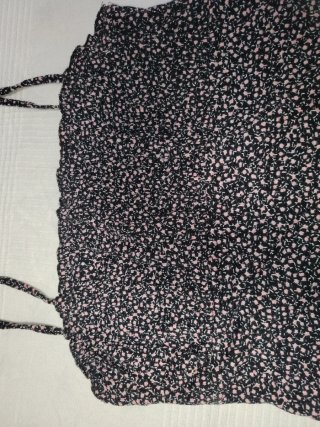 Vestido de verano floral negro y rosa