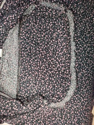 Vestido de verano floral negro y rosa