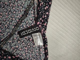 Vestido de verano floral negro y rosa