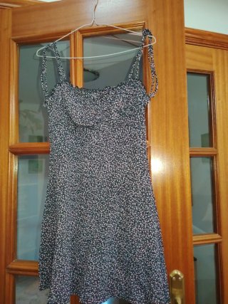 Vestido de verano floral negro y rosa