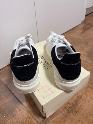 Sneakers Alexander McQueen Bianche e Nere