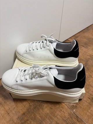 Sneakers Alexander McQueen Bianche e Nere