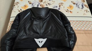Mono Dainese moto cuero negro talla 52