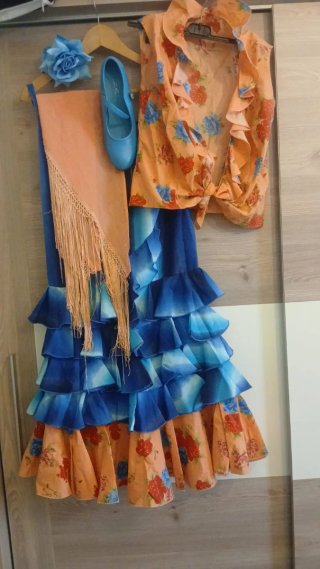 Falda Rociera, Blusa, Flor, Pañuelo y Zapatos 39