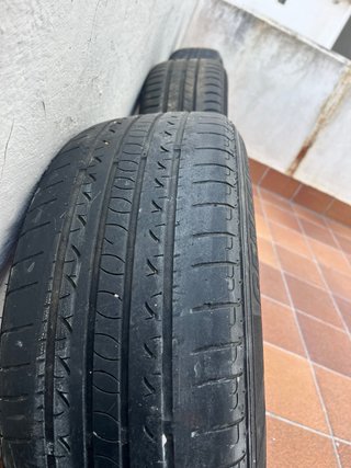Llantas Audi 15” con neumáticos Michelin