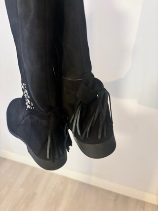 Botas altas negras con pedrería