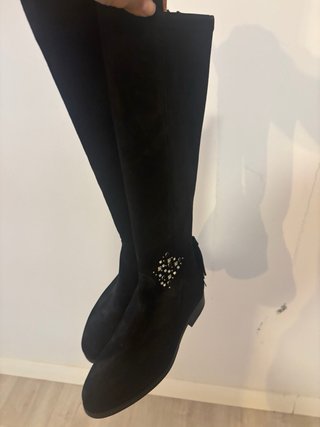 Botas altas negras con pedrería