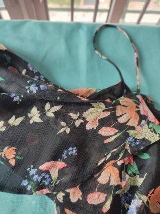 Vestido Stradivarius floral hombros descubiertos