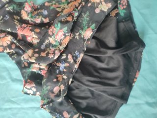 Vestido Stradivarius floral hombros descubiertos