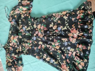 Vestido Stradivarius floral hombros descubiertos
