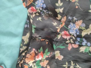 Vestido Stradivarius floral hombros descubiertos