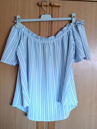 Camiseta Hombros Caídos Rayas Azul y Blanco