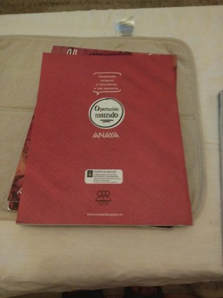 Libros de geografía y historia de primero de la es