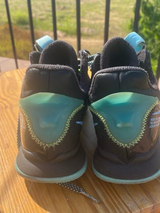 Nike LeBron Witness 5 Talla 37.5 Negro/Teal