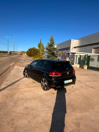 Volkswagen Golf 2010 GTI ..