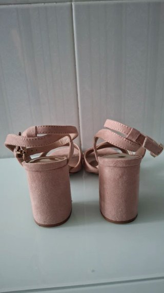 Sandalias Stradivarius tacón ancho rosa