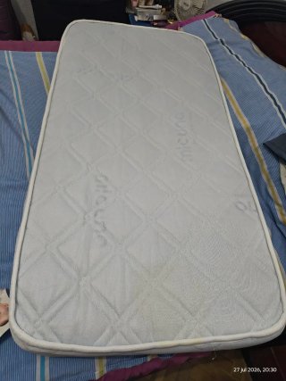 Cuna bebé blanca con colchón 120cm x 60cm