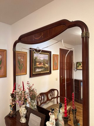 Mueble recibidor madera, sillones y reloj