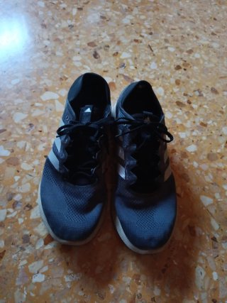 Deportivas Adidas Negras y Grises