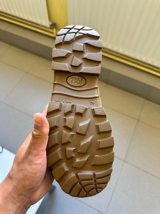 Botas militares marrones y verde oliva